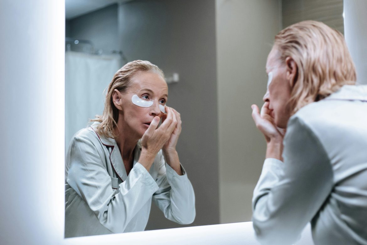 The benefits of incorporating eye cream into your skincare routine