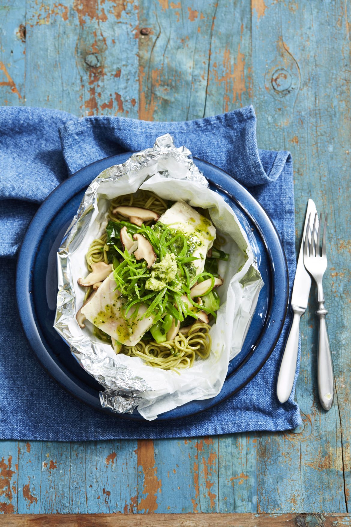 Fragrant fish & green tea noodle parcels