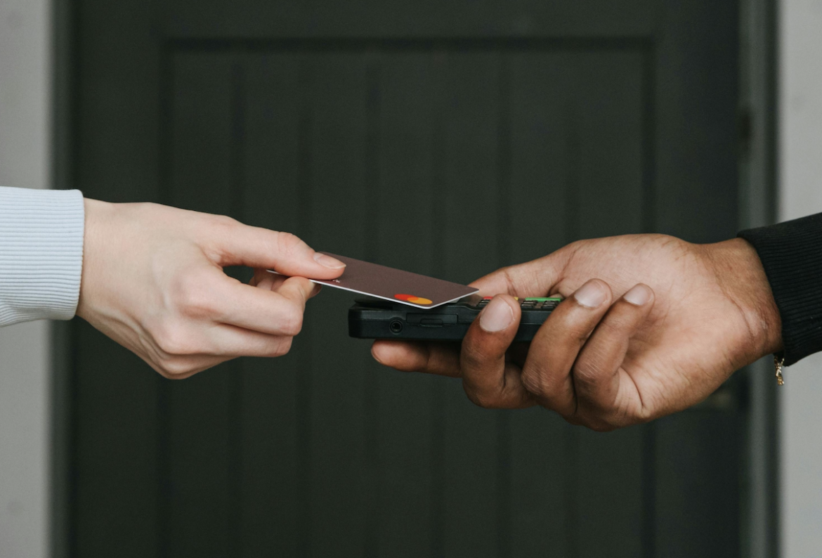 10 Realistic and doable ways to save money in 2025