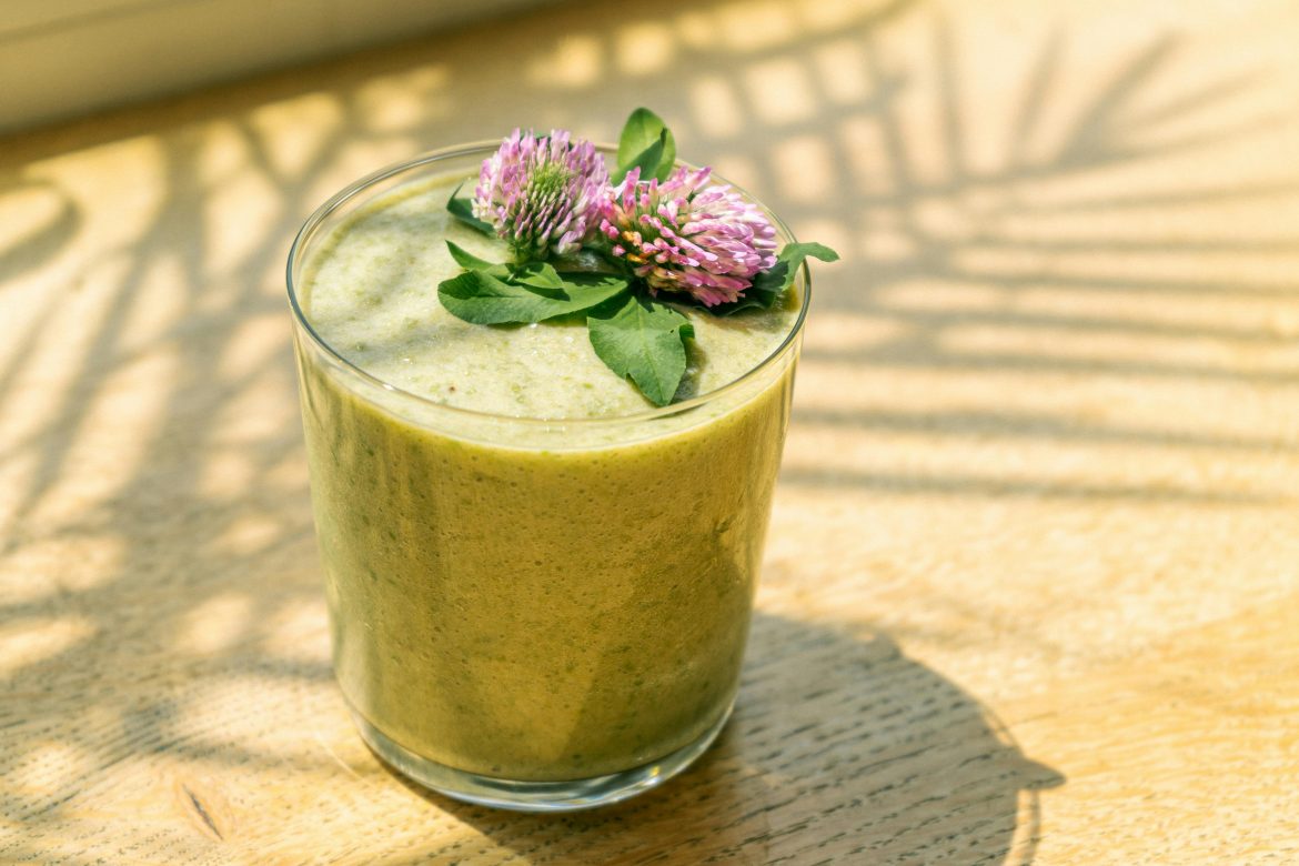 You’re only 6 delicious smoothies away from dewy skin