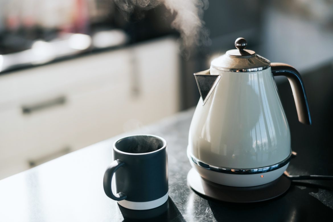 These are the best methods to descale a kettle and leave it shining