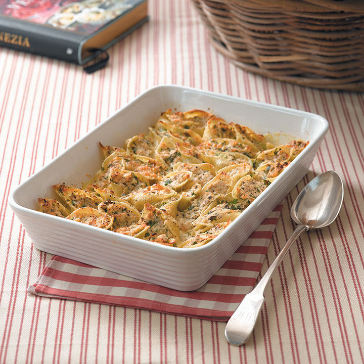 Creamy ricotta, chilli and salmon-filled conchiglione