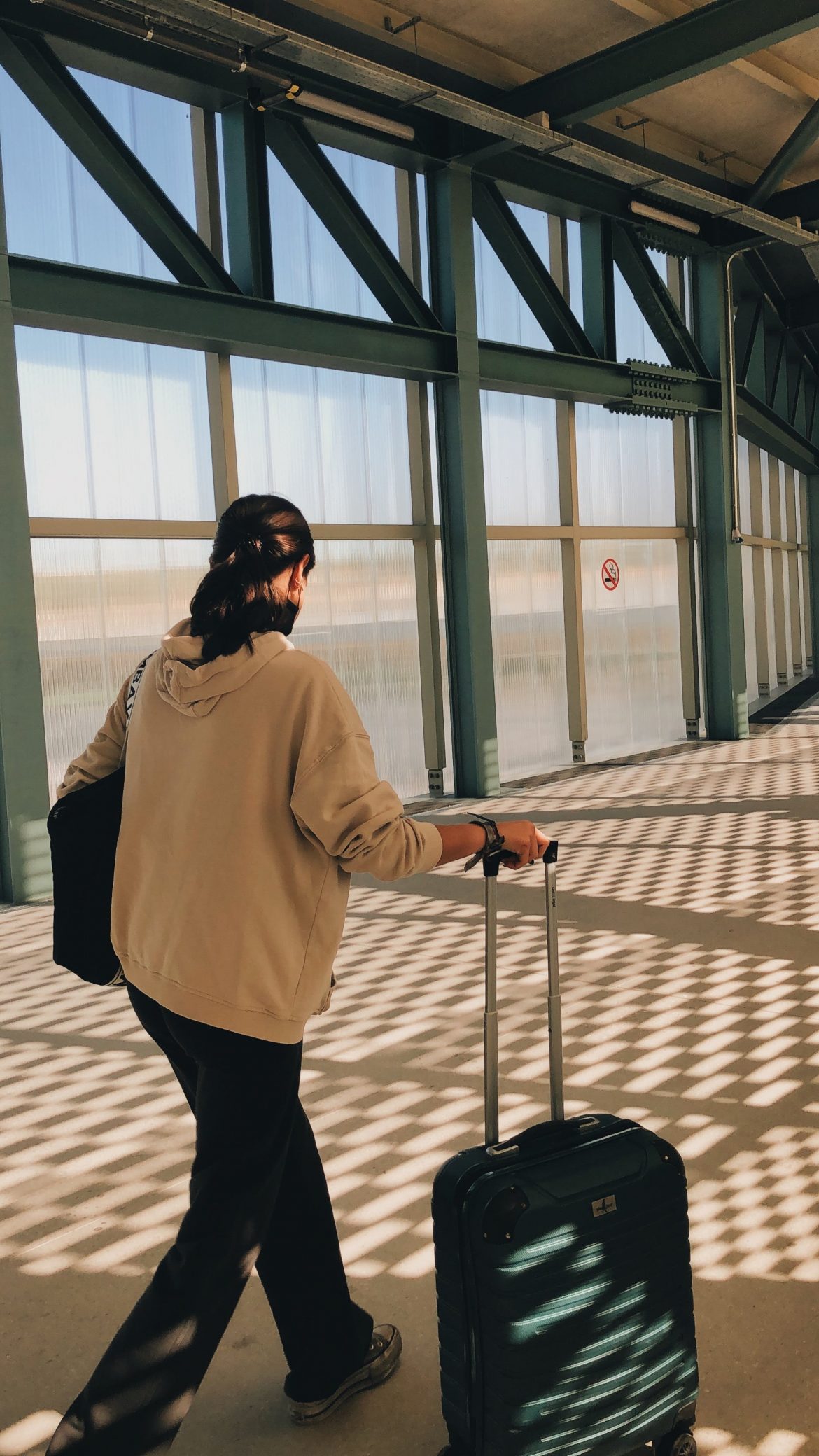 5 things you should never wear to the airport