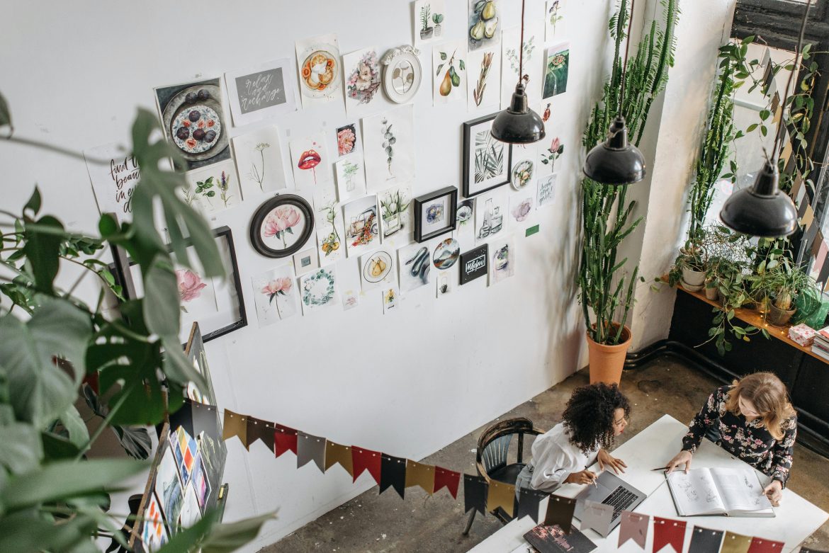 How to style a gallery wall that feels timeless, not cluttered