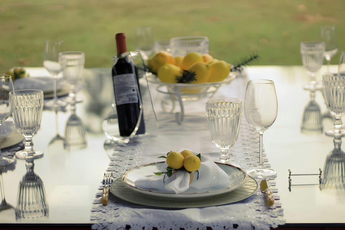 Elevate your dinner gatherings with these simple yet impressive tablescape ideas