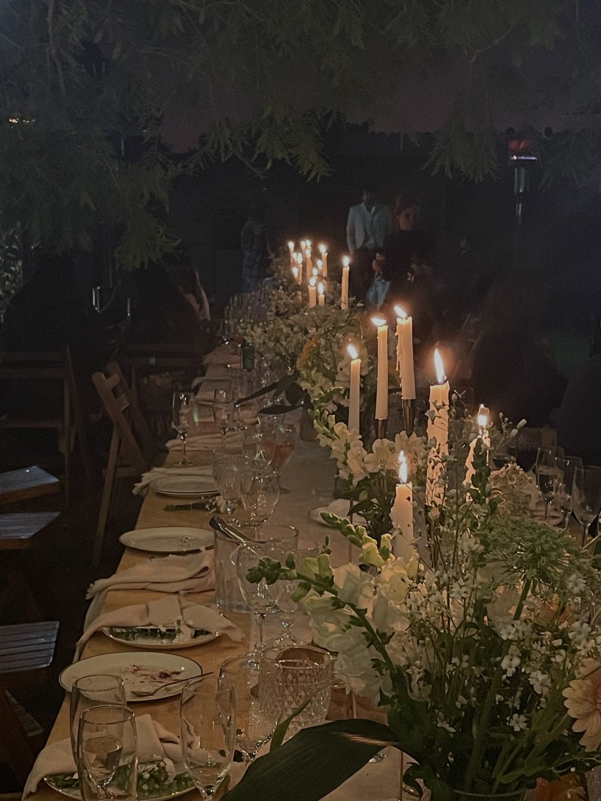 How to build a chic candlelit, warm outdoor atmosphere on a summers night