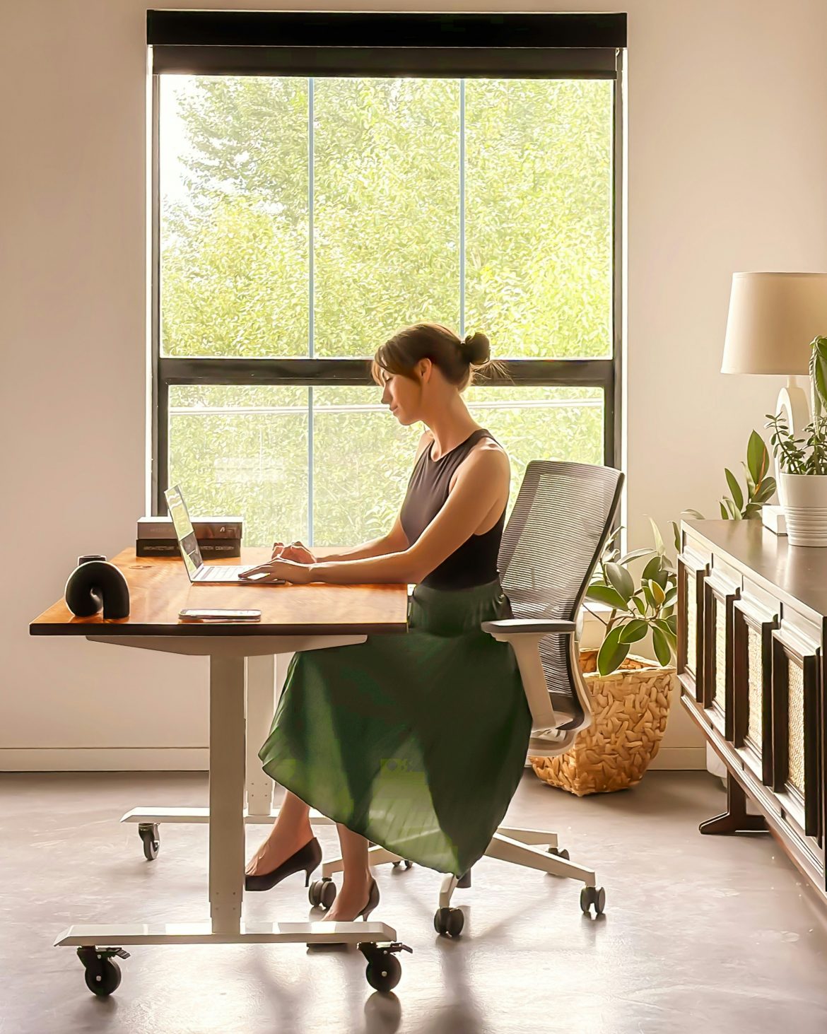 Good posture made easy: benefits, risks and everyday fixes