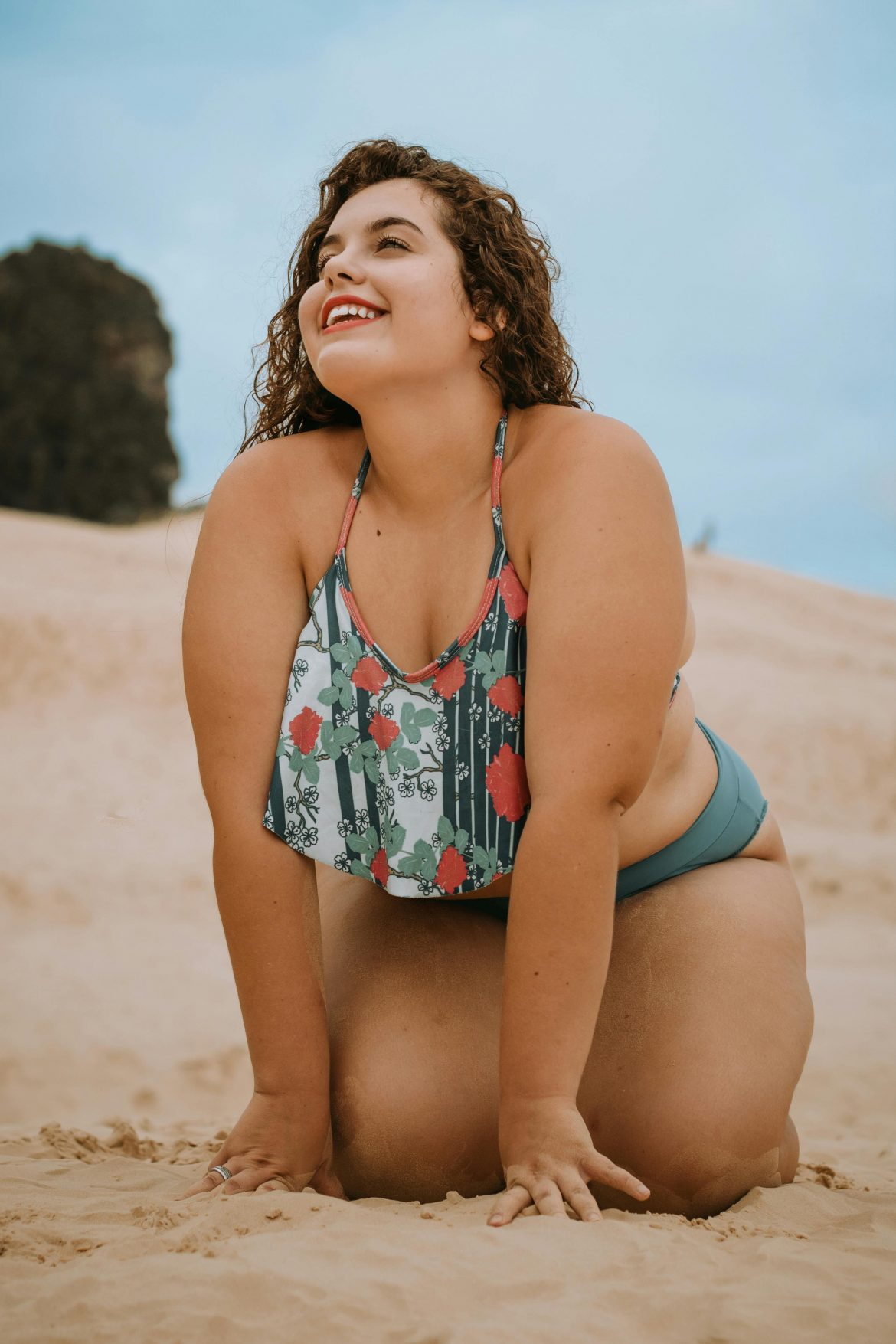 Summer beach looks that celebrate curves
