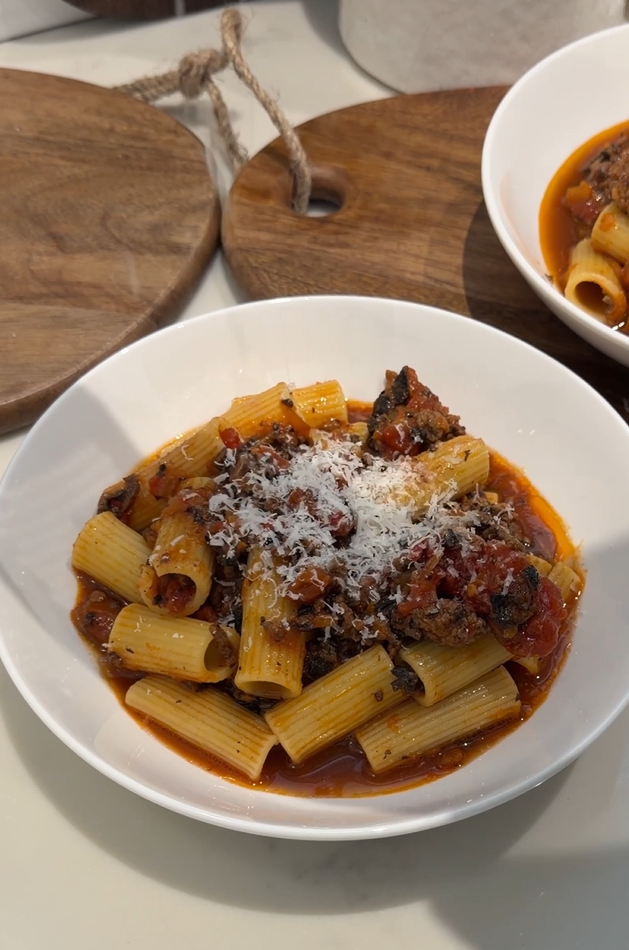 Meat-Stretcher Family Bolognaise