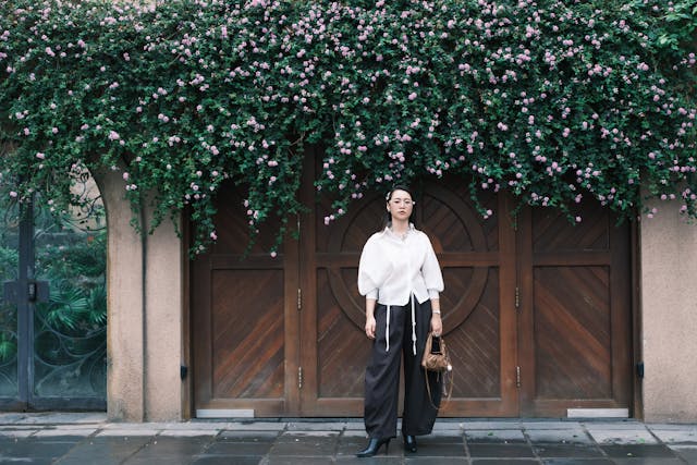 Barrel-leg pants are having a moment: How to make it work for you