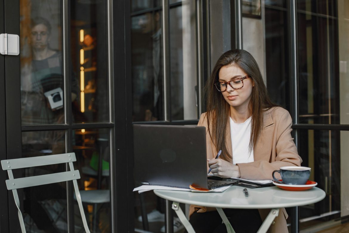 The importance of having a side hustle and how to juggle it all