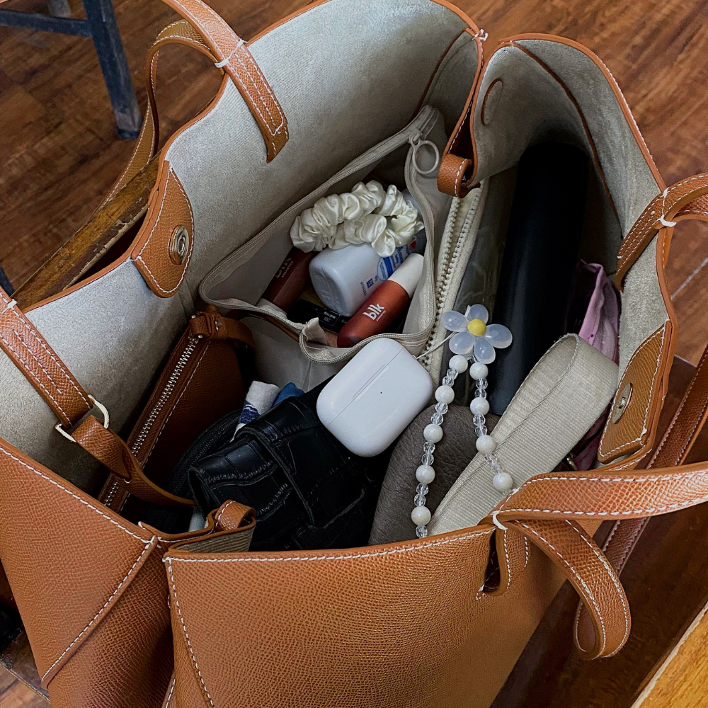 What every beauty lady is carrying in her winter bag this season