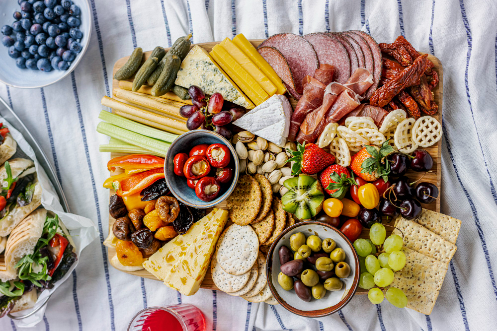 How to build a balanced snack plate that keeps you full