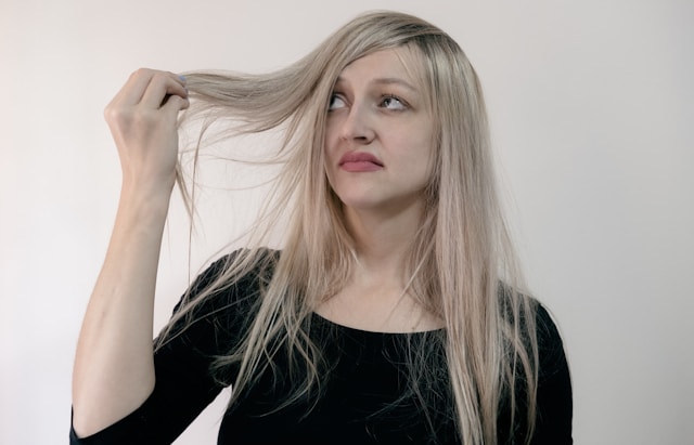 A simple care routine for dry and brittle hair